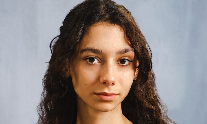 Image 7: Professional Photoshoot in Studio for Headshots