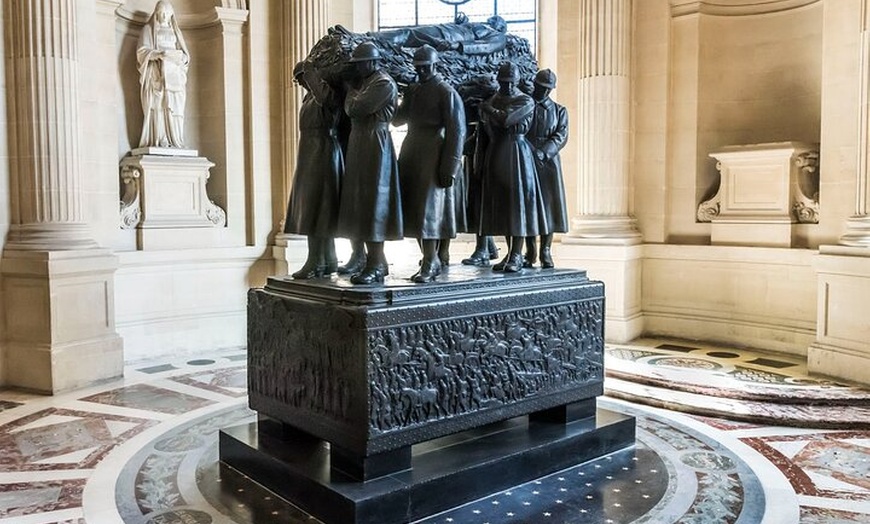 Image 3: Visite de la tombe de Napoléon à Paris