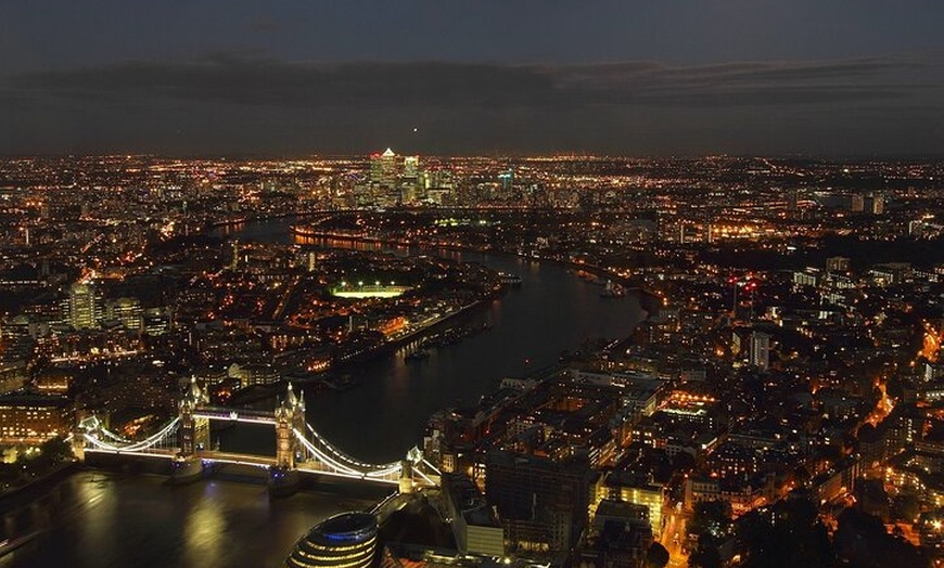 Image 12: New Year's Eve Dinner Cruise with Fireworks Display