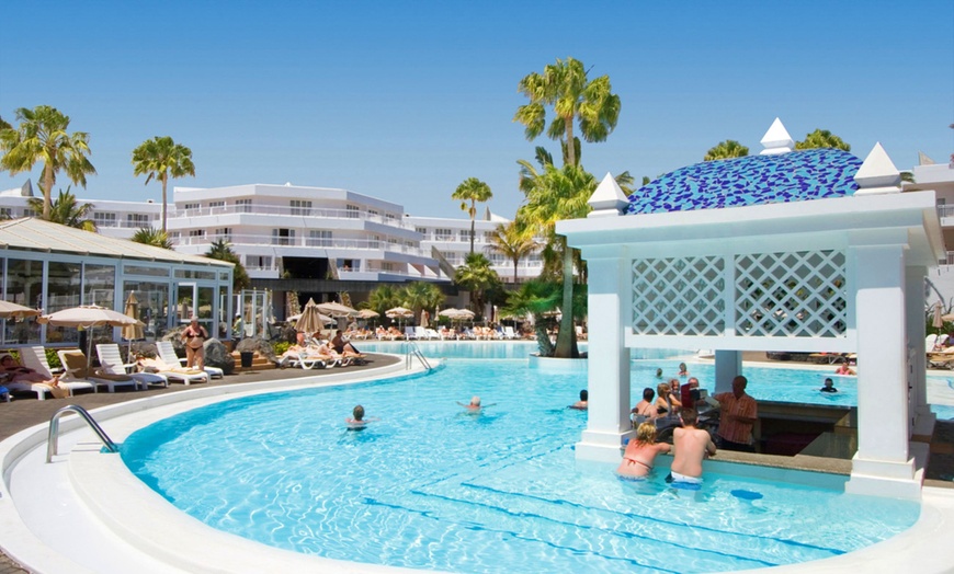 Image 8: ✈ LANZAROTE | Playa de los Pocillos - Hotel Riu Paraiso Lanzarote R...