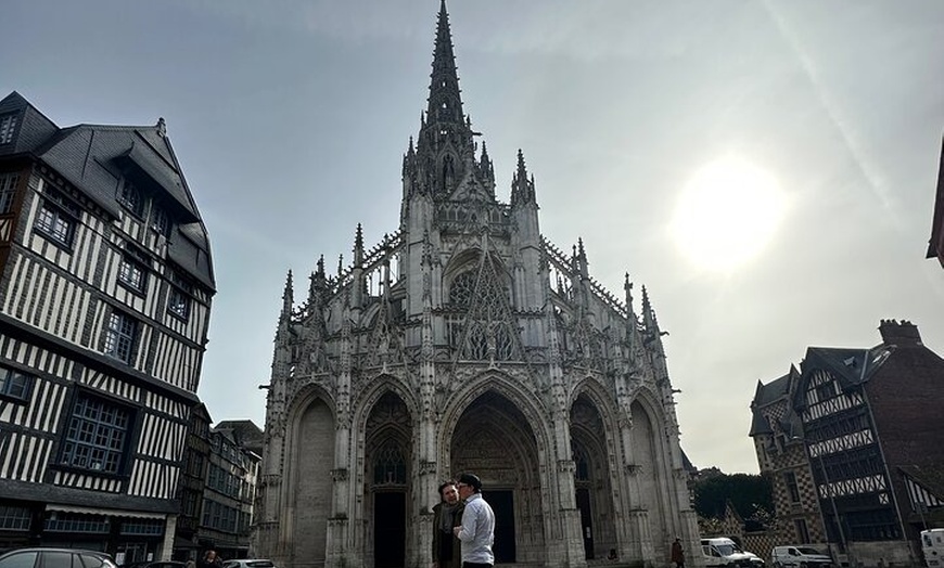 Image 7: Excursion d'une journée en Normandie: Rouen , Etretat , Deauville a...