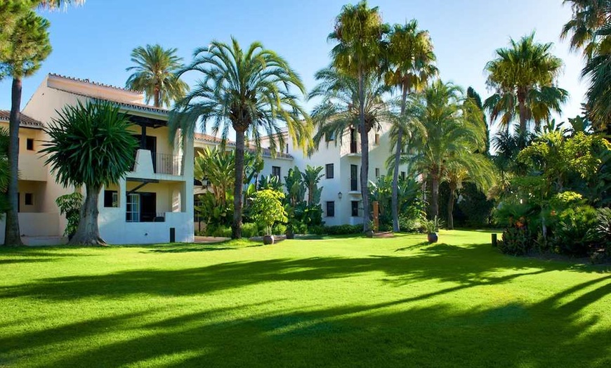 Image 46: ✈ COSTA DEL SOL | Marbella - BlueBay Banús 4*, 3 Nächte - Außenpool