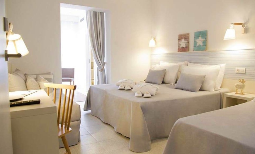 Image 4: ✈ COSTA BARCELONA | Pineda de Mar - Hotel Pineda Splash 4* - Baseny