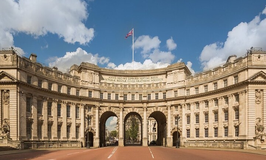 Image 3: London's Top Iconic Sights Tour with Fun, Local Tour Guide