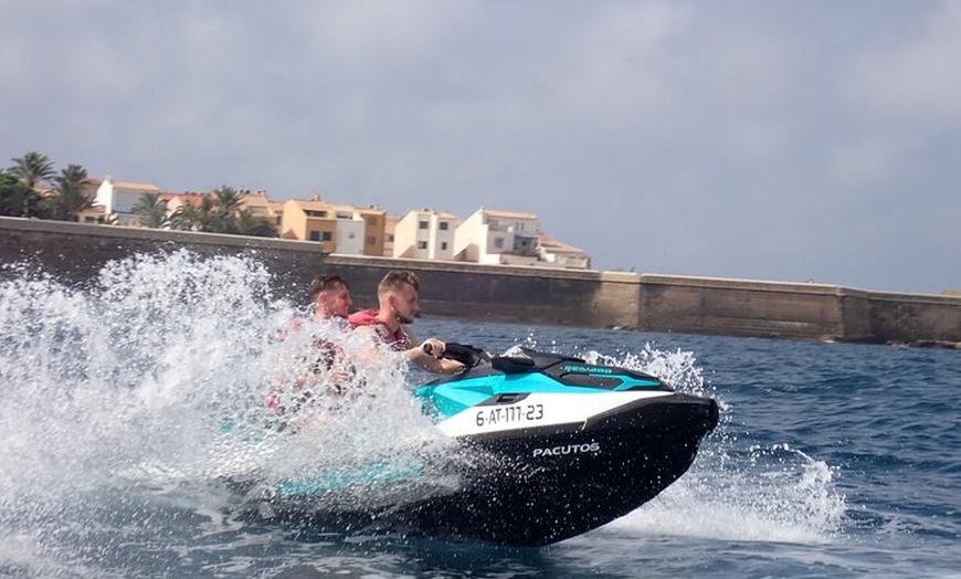 Image 8: Alquiler de Motos de Agua en Alicante para Explorar la Costa