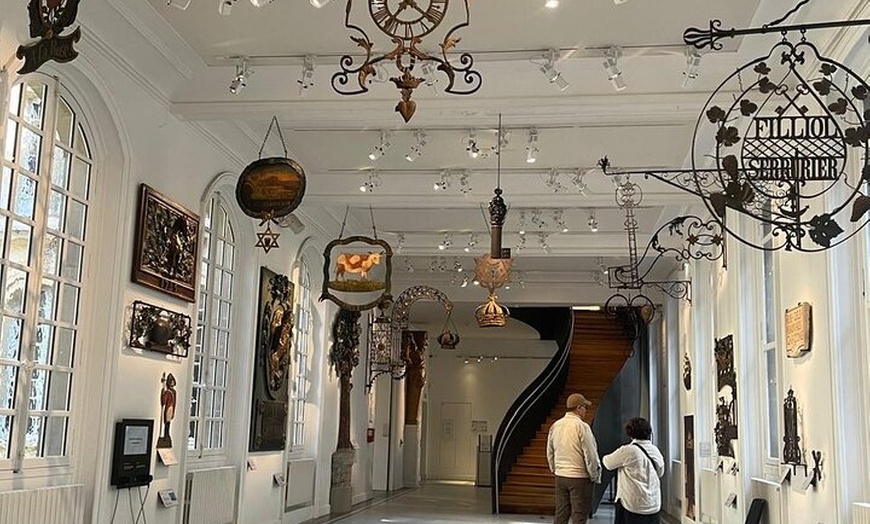 Image 27: Marais Highlights, Place des Vosges avec Victor Hugo & Bakery Tour