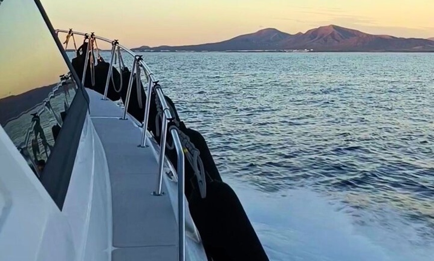 Image 14: Yate Privado con Barbacoa Gourmet y Atardecer