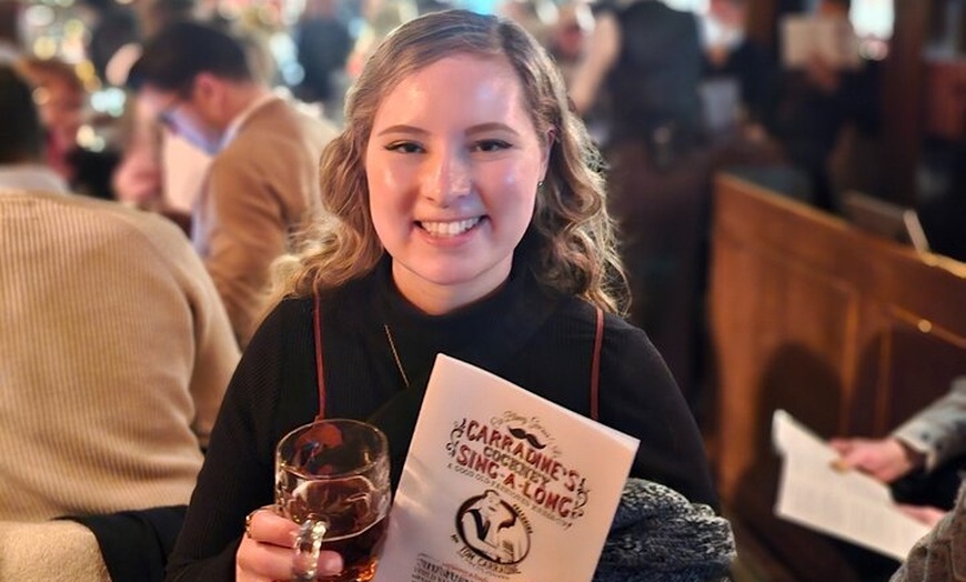 Image 7: Private: Pub Crawl and Sing along London Experience