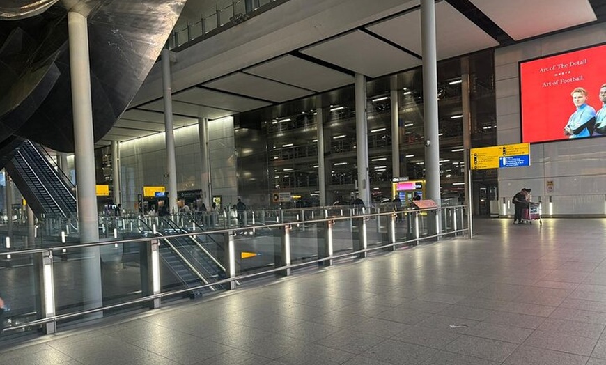 Image 13: London to Heathrow Airport Transfer