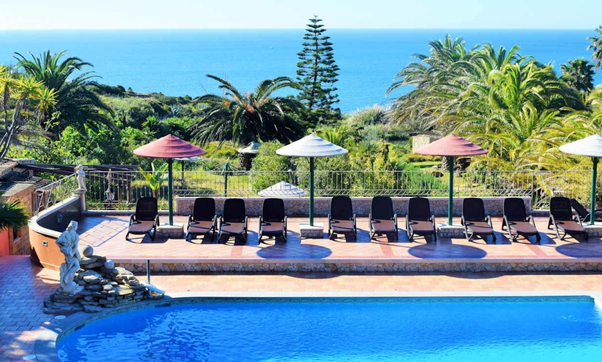 Image 1: ✈ ALGARVE | Lagos - Quinta do Mar - Country & Sea Village 3*, 2 nac...