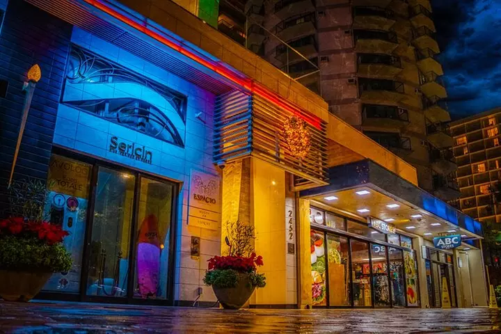 Waikiki Ghost Tour: Torches & Terrors