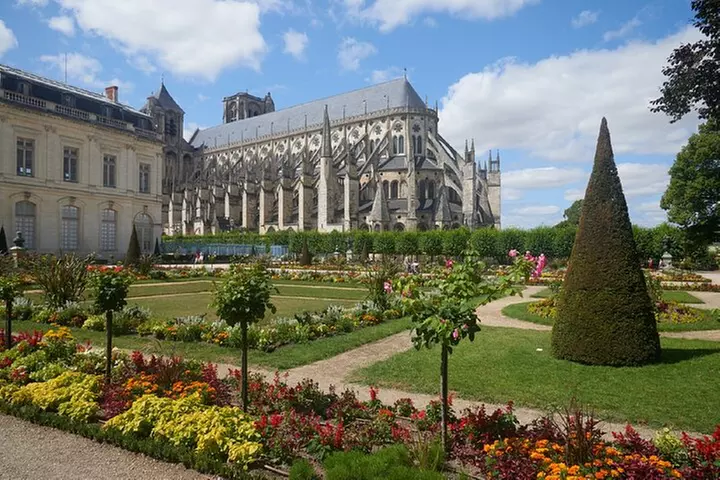Bourges Visite audioguidée à pied 1h20 et 22 commentaires audios - Image 6