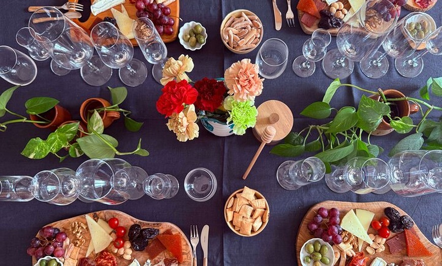 Image 11: Vinos y maravillas: Una cata española en una galería de arte privada