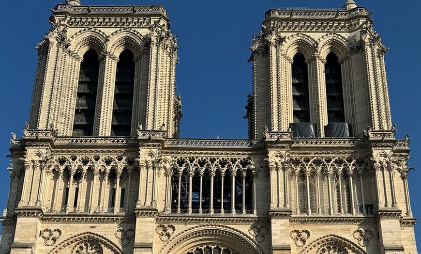 Image 2: Visite guidée extérieure de la cathédrale Notre-Dame de Paris