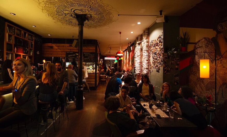 Image 18: Gastronomía local y música en directo en Ciutat Vella Barcelona