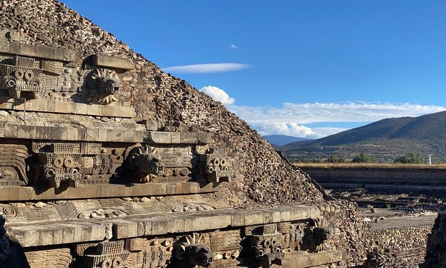 Image 5: Pyramids of Teotihuacan without tourist shops