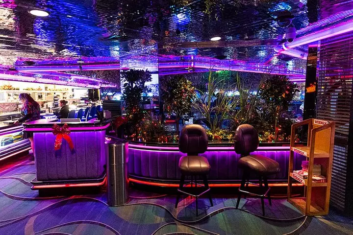 Elvis Presley History & Landmark Walking Tour Vegas