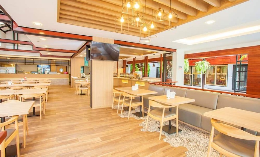 Image 28: ✈ MIDDEN VAN THAILAND | Bangkok - New Siam Palace Ville Hotel 3*, 5...