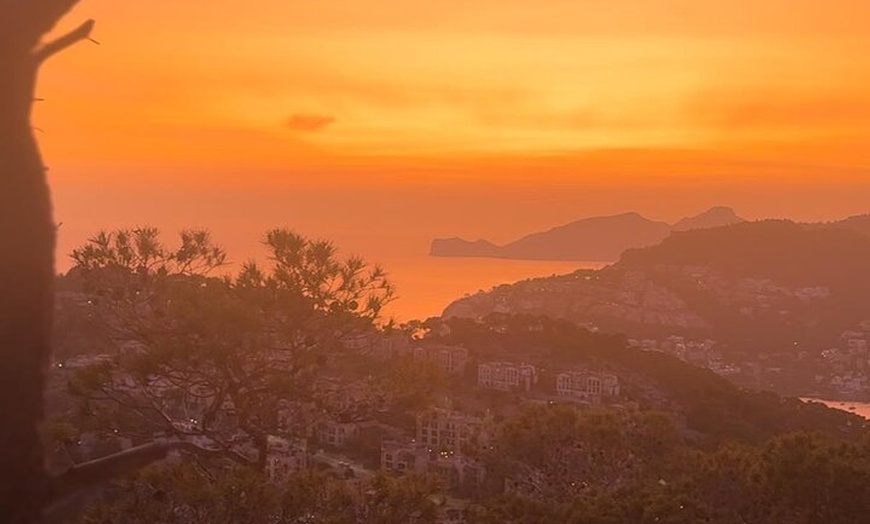 Image 3: Mirador de puesta de sol EXCLUSIVO con DJ en vivo