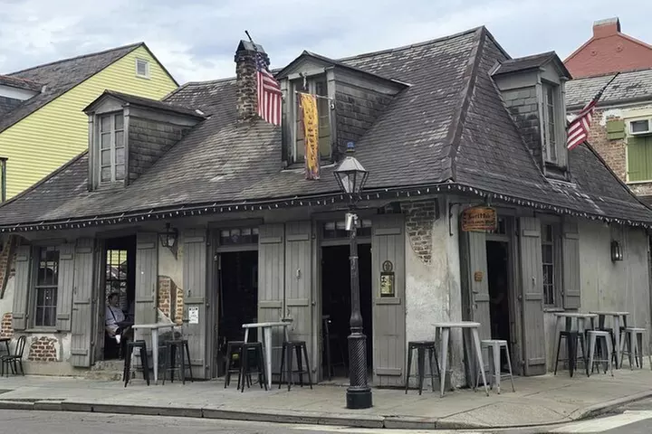 Last Fling in NOLA: Bachelor or Bachelorette Pub Crawl and Tour