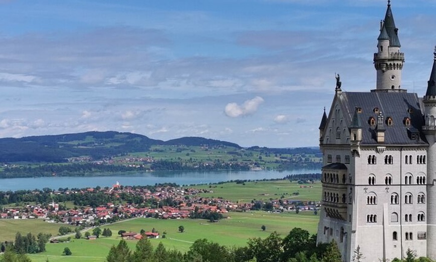 Image 2: Neuschwanstein Express Private Autotour unter 8 Stunden ab München