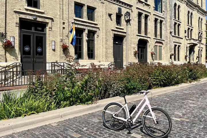 Milwaukee Guided E-Bike and Smörgåsbord Tour