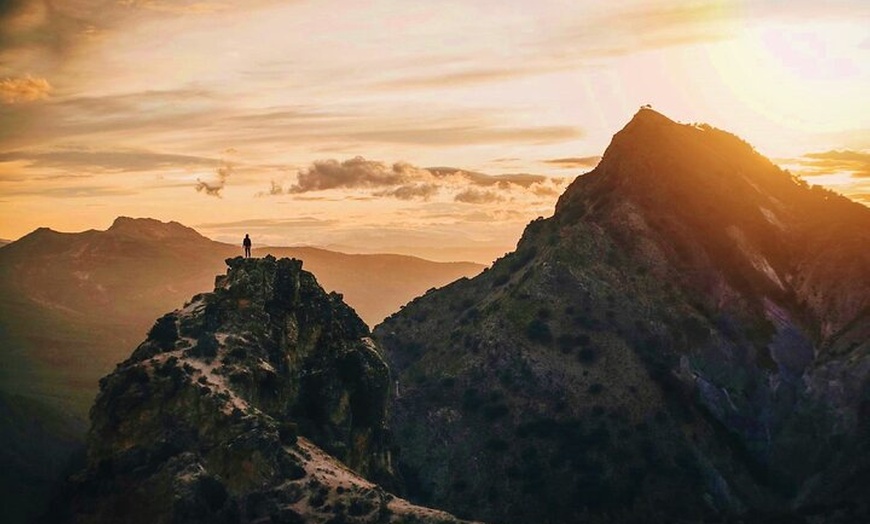 Image 3: NUEVO:Sunset Hike & Summit Sierra Nevada - Tour privado con cachorro