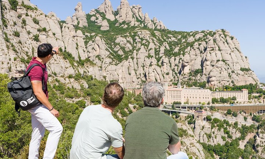 Image 10: Explore Montserrat y La Sagrada Familia en un día