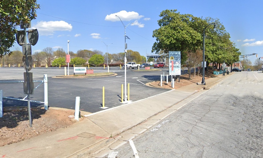 Image 3: Parking at Summerhill Retail Lot