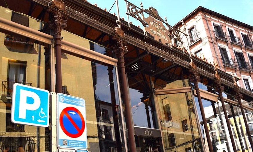 Image 12: Visita Guiada por Restaurantes Centenarios con Cena de Tapas