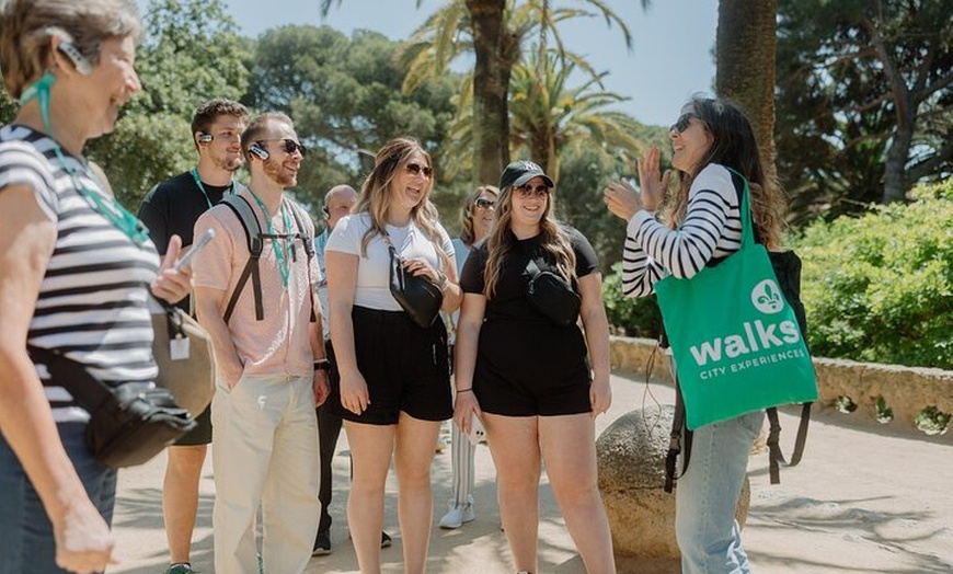 Image 17: Barcelona En un día Sagrada, Park Güell, casco antiguo y teleférico