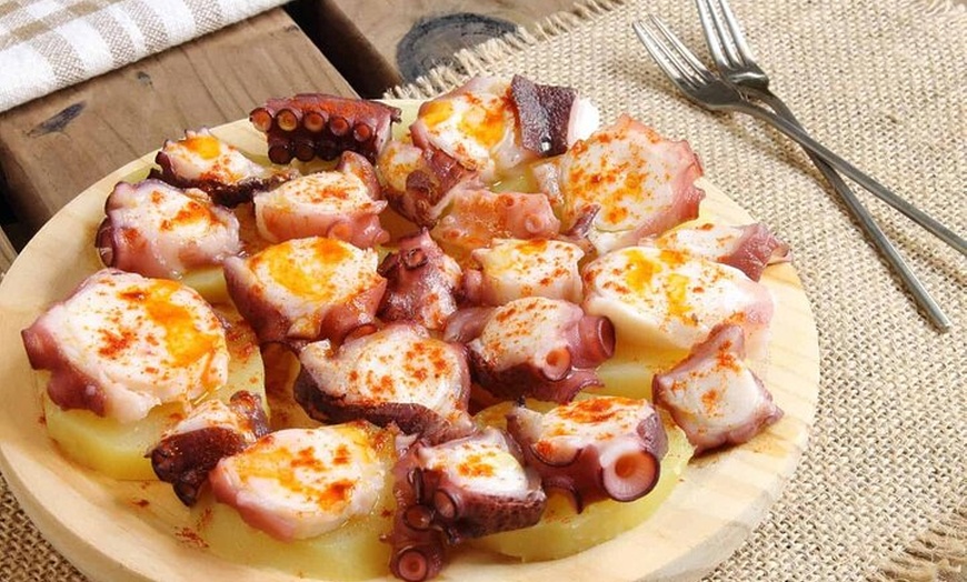 Image 4: De Tapas por Santiago: Un recorrido entre plazas y fogones