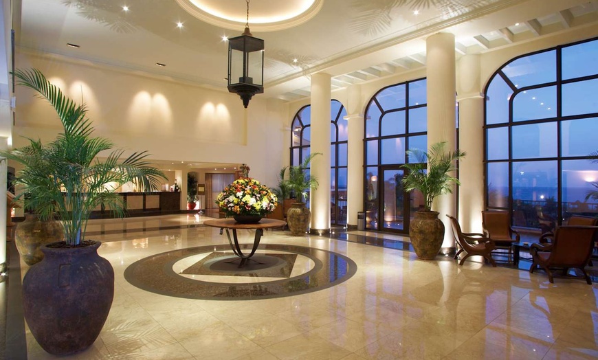 Image 10: ✈ MADEIRA | Funchal - Hotel Porto Mare 4*, 3 Nächte - Außenpool