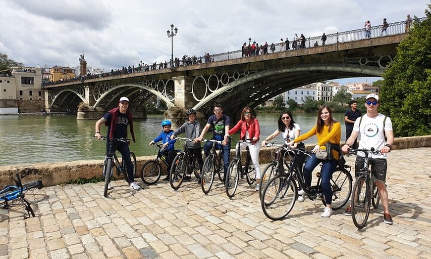 Image 9: Recorrido en bicicleta por Sevilla con alquiler de bicicleta de día...