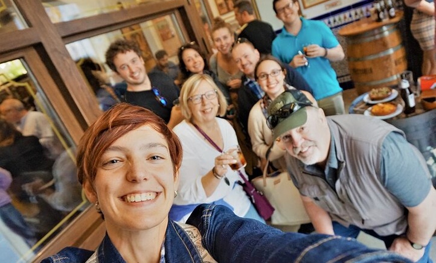 Image 6: Auténtico Tour de Tapas y Vinos en Fuengirola : ¡Come como un local!