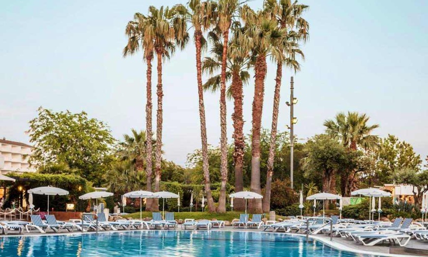 Image 2: ✈ COSTA BARCELONA | Santa Susanna - Aqua Hotel Aquamarina & SPA 4* ...