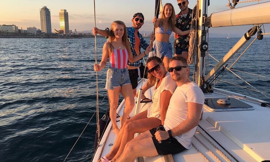 Image 6: Excursión privada a vela desde Barcelona con Tapas y Cava Español