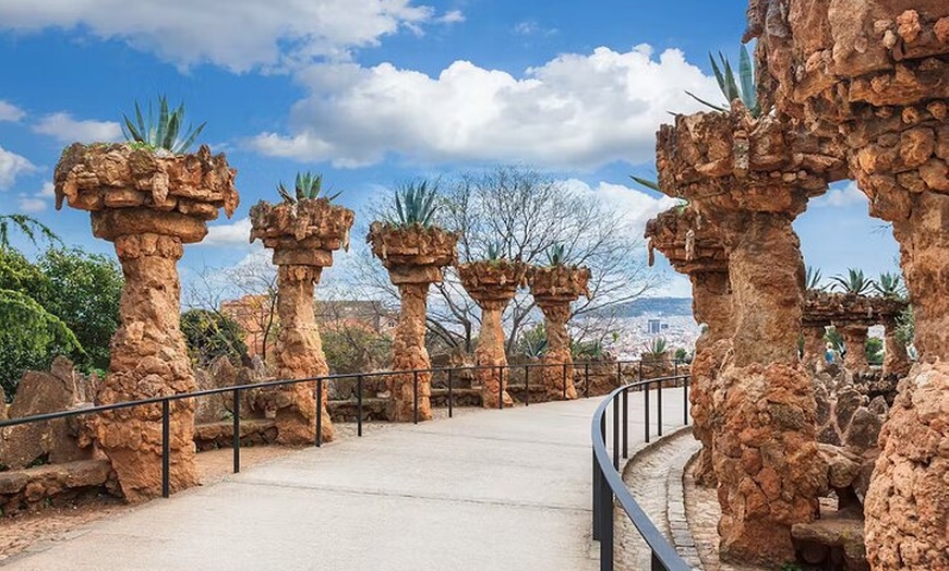 Image 7: Visita guiada sin colas al Parque Güell de Barcelona