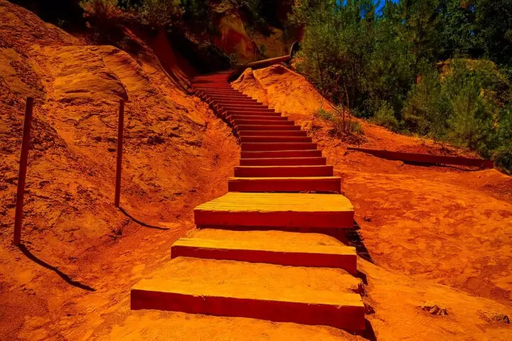 Gordes & Roussillon - Visite des villages perchés du Luberon au départ d'Avignon - Primary Image