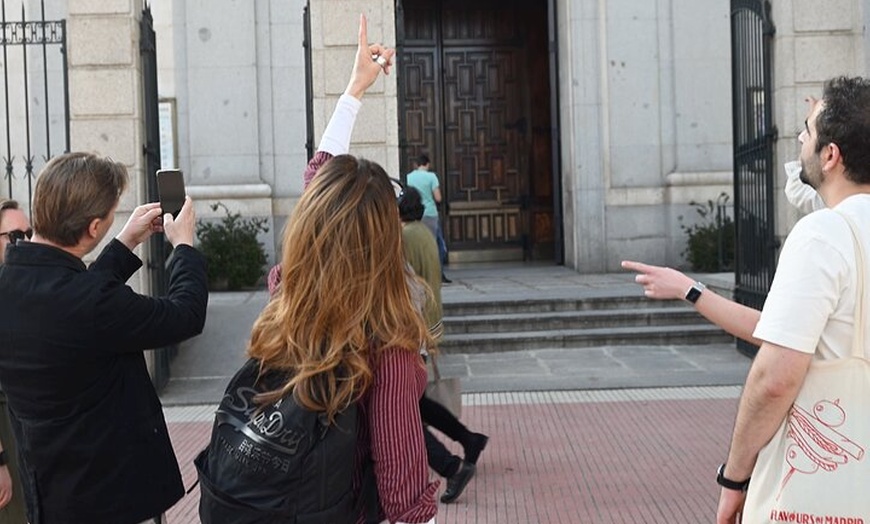 Image 13: Tour gastronómico moderno y auténtico de Madrid con maridaje de vinos