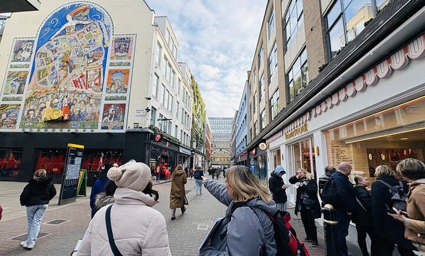 Image 11: Taylor Swift London Boy Walking Tour