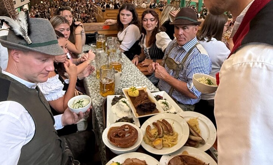 Image 5: Oktoberfest-Erlebnis in München: Spaß, Essen, Bier und Sitzplätze