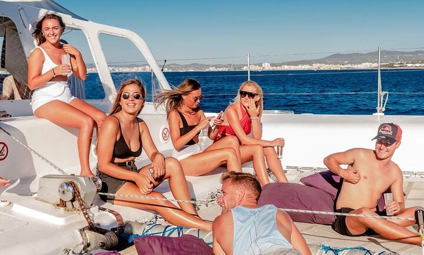 Image 7: Crucero en catamarán por Ibiza con bebidas ilimitadas y barbacoa