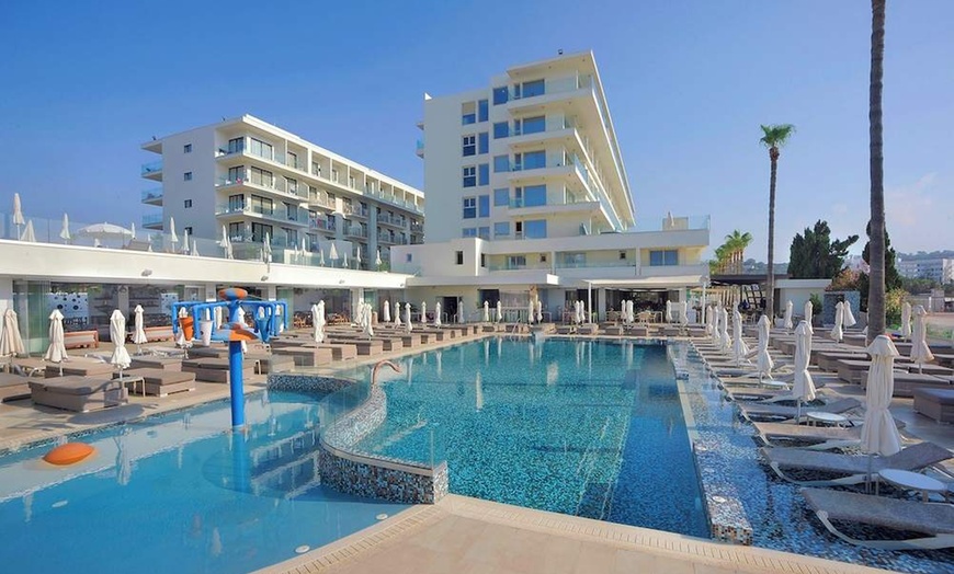 Image 1: ✈ ZYPERN | Ayia Napa - Nelia Beach Hotel 3*, 3 Nächte - Außenpool