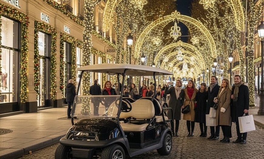 Image 6: Visite des Lumières de Noël de Paris en GolfCart : Expérience Privée