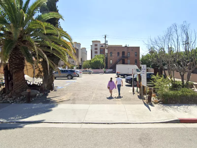 Parking at [SQ33] 318 Salem St. Lot