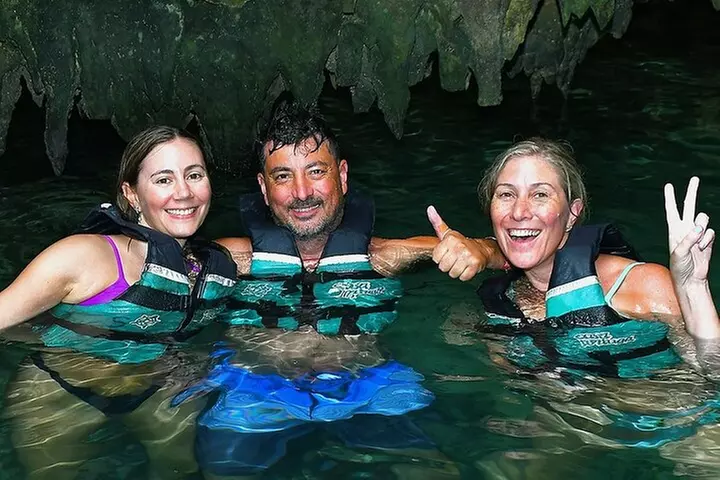 Deluxe Trip to Casa Tortuga Cenotes and Tulum Site from Cancun