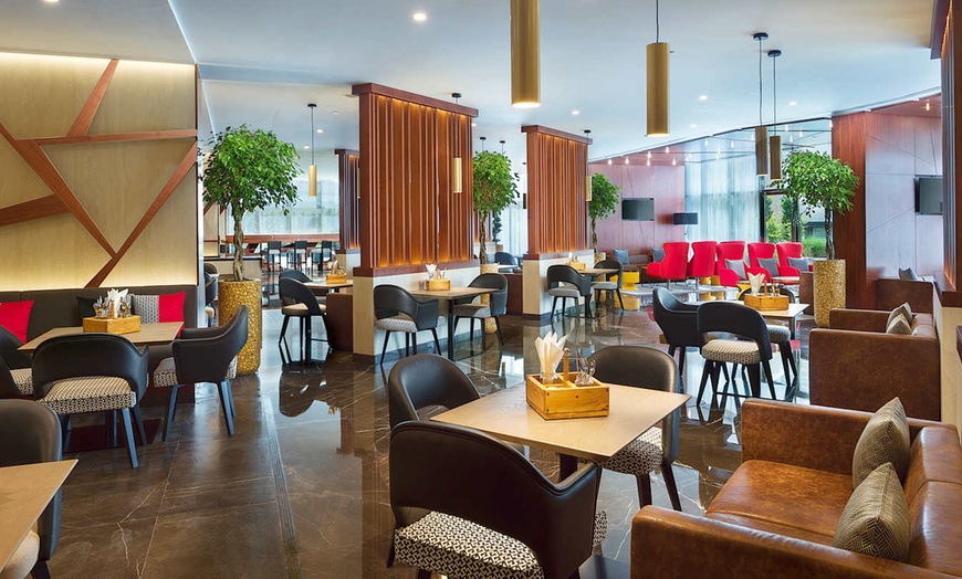 Image 8: ✈ EMIRATI ARABI UNITI | Dubai - TRYP by Wyndham Dubai avec activité...