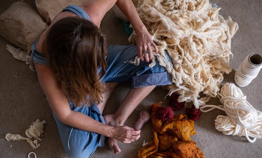 Image 1: COMP ARTE Experiencia Privada de Arte Textil en Mallorca