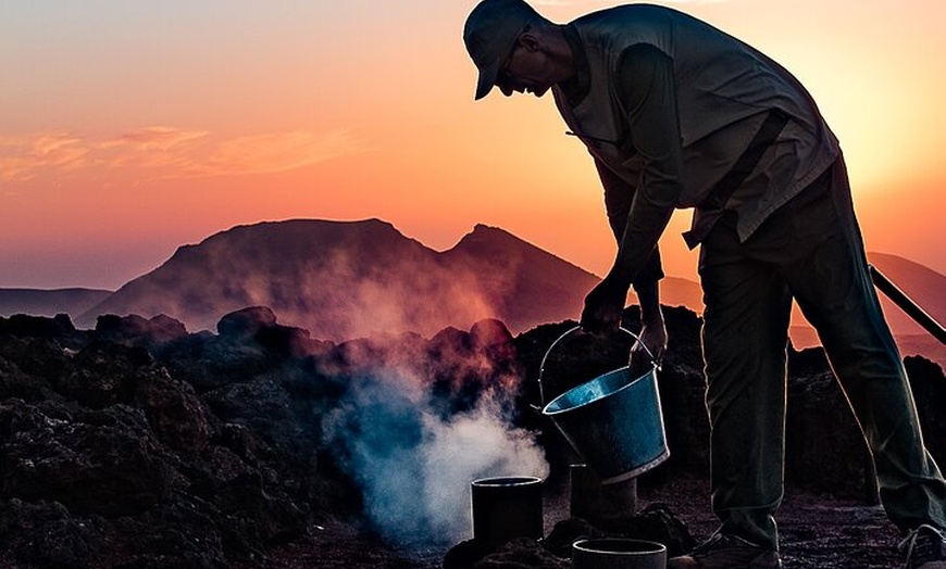 Image 4: Experiencia Nocturna y Cena Volcánica en Timanfaya